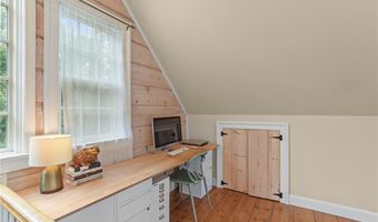 671 County Rd, Barrington, RI 02806