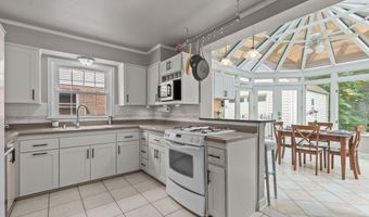 280 RIVER Dr, Appleton, WI 54915