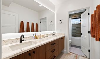 348 E HIDDEN LAKE Dr, Bountiful, UT 84010