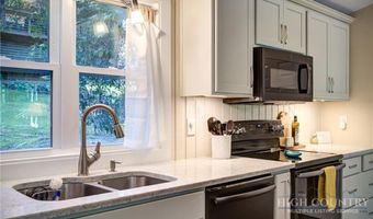 408 Clubhouse Dr, Banner Elk, NC 28604