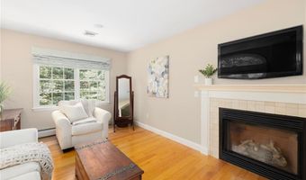 4 Brookfield Ct, East Greenwich, RI 02818