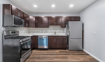215 S Hale St 9B, Addison, IL 60101
