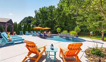 1388 Red Oak Plantation Dr, Ballwin, MO 63021