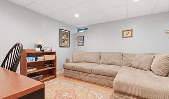 40 White Pine Dr, Glocester, RI 02814