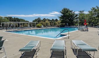16 Greenways Ln, Lakewood, NJ 08701