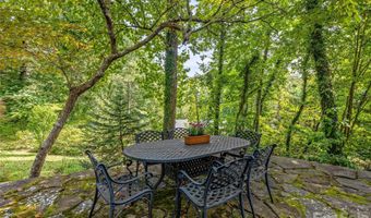 5 Hillcrest Rd E, Asheville, NC 28804