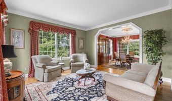 12 Logans Way, Danbury, CT 06811