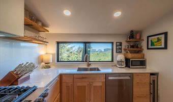 390 4TH St SW, Bandon, OR 97411