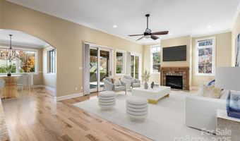 38 Chantilly Dr, Asheville, NC 28804