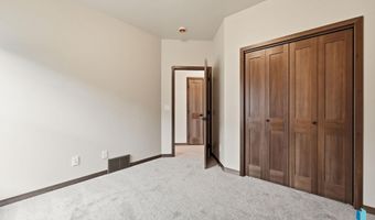 2413 E Brek St, Brandon, SD 57005