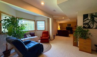 6701 Three Lakes Pkwy, Des Moines, IA 50320