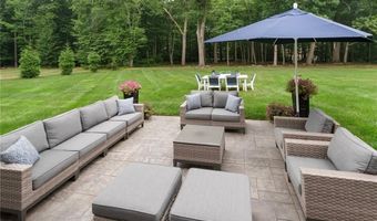 42 E Lantern Rd, Lincoln, RI 02865