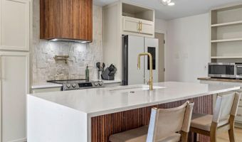 690 S Newark Ct, Aurora, CO 80012