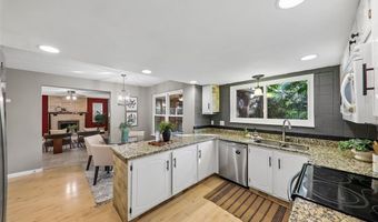 800 Eaglebrooke Dr, Ballwin, MO 63021