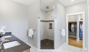 20 Pinnacle Ln, Bow, NH 03304