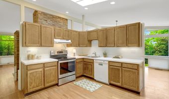 7413 REBECCA Dr, Alexandria, VA 22307