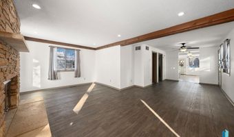 702 S 3rd St, Beresford, SD 57004