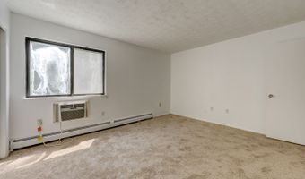 132 Sutton Pl 132, Bloomfield, CT 06002