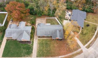 502 Iron Lantern Dr, Ballwin, MO 63011