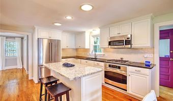 12 Harbour Ter, Cranston, RI 02905