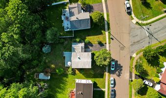 302 E Pasadena Pl, Bridgeport, CT 06610