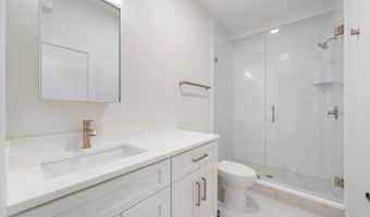 2 Buckingham Rd, Bayonne, NJ 07035