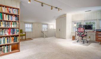 2 Cherry Ln, Bristol, RI 02809