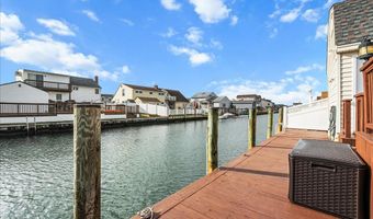 16 Gibbs Rd, Amity Harbor, NY 11701