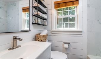 69 Delwood Rd, Warwick, RI 02889