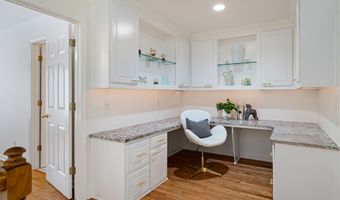 765 Falls Landing Ct, Alpharetta, GA 30022