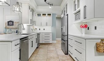 884 Village Brook Ct, Ballwin, MO 63021
