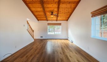 1057 4th St SE, Bandon, OR 97411