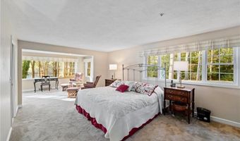 12 Georgiana Dr, Cumberland, RI 02864