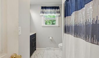 417 Lake Washington Dr, Glocester, RI 02814