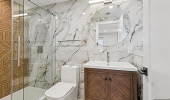 14 Redwood St, Bergenfield, NJ 07621