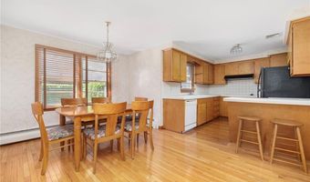 83 FESSENDEN St, Warwick, RI 02886