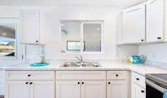 323 W Papa Ave, Kahului, HI 96732