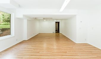 3999 Edmonton Ct, Ann Arbor, MI 48103