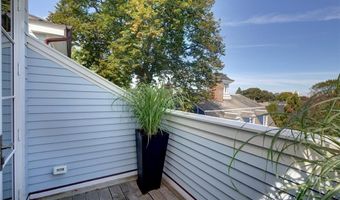 50 School St 7, Newport, RI 02840