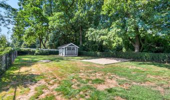 497 Maple Ave, Cheshire, CT 06410