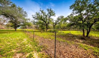 156 Crescent Rdg, Adkins, TX 78101