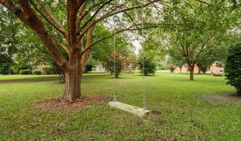 605 Plantation Dr, Adel, GA 31620