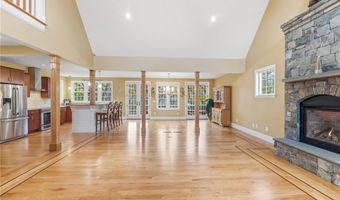 71 Norton Ave, Cranston, RI 02920