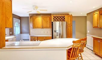 98 Iroquois Rd, Cumberland, RI 02864