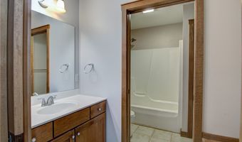 907 Sandalwood Dr, Altoona, WI 54720