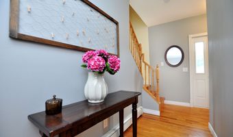 34 Chippenwood Ln, Bristol, CT 06010