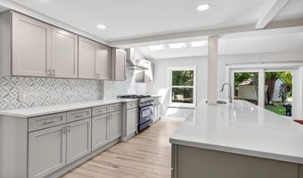 3 N Chestnut Hill Rd, Albany, NY 12211