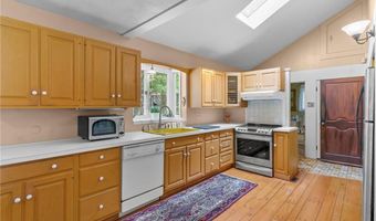 300 Country View Dr, Warwick, RI 02886