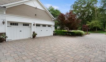 7 Newton Pl, Allendale, NJ 07401
