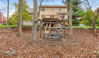 11 Southbury Rd, Cumberland, RI 02864